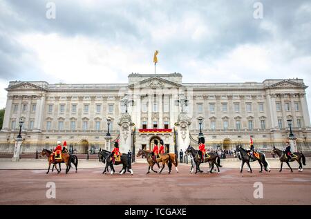 London, Großbritannien. 08 Juni, 2019. Buckingham Palace in London, am Juni 08, 2019 Foto: Albert Nieboer/Niederlande/Point de Vue | Quelle: dpa Picture alliance/Alamy leben Nachrichten Stockfoto
