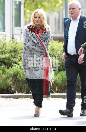 Pamela Anderson Visits Julian Assange In HMP Belmarsh Prison. Woolwich. London.Uk. Heute. 07/05/19 Mit: Pamela Anderson, kristinn Hrafnsson Wo: London, Großbritannien Wann: 07. Mai 2019 Credit: Steve Finn/WANN Stockfoto