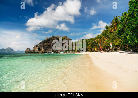 Papaya Strand mit weißem Sand in El Nido Bay, Palawan, Philippinen Stockfoto