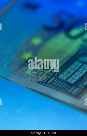 Kontrollieren, ob das Geld aus der Nähe Stockfoto