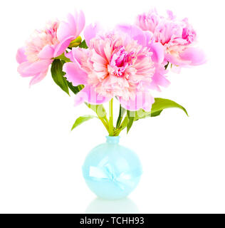 Drei rosa Pfingstrosen in Vase isoliert auf weißem Stockfoto