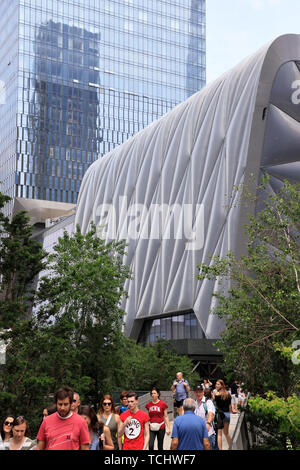 Der Schuppen, eine darstellende Kunst, bildende Kunst und Popkultur Zentrum mit einem erweiterbaren Shell in Hudson Yards. New York City New York, USA Stockfoto