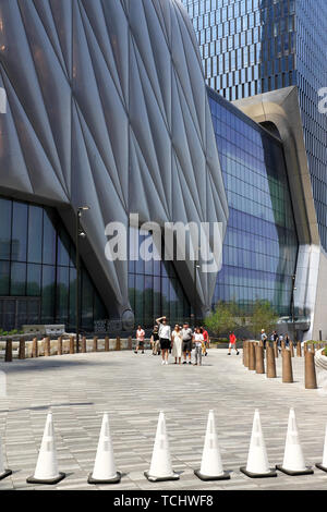 Der Schuppen, eine darstellende Kunst, bildende Kunst und Popkultur Zentrum mit einem erweiterbaren Shell in Hudson Yards. New York City New York, USA Stockfoto