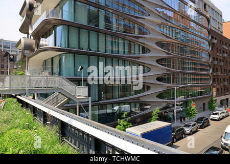 520 West. 28. Street. Das luxuriöse Apartment Gebäude von Zaha Hadid neben der High Line Park in Manhattan Chelsea.. New York City, USA. Stockfoto