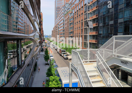 Die 520 West 28. Straße Gebäude, ein luxuriöses Apartment Gebäude von Zaha Hadid neben der High Line Park in Manhattan, New York City, USA. Stockfoto