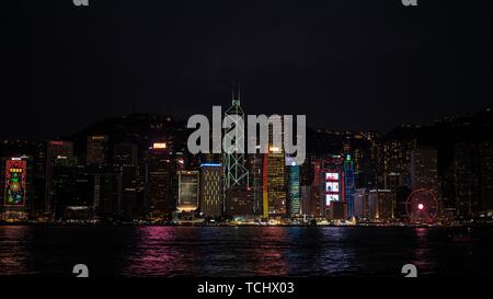 Victoria Harbour, Hongkong, China, 20., Januar, 2019: in der Nacht Blick auf Victoria Harbour. Stockfoto