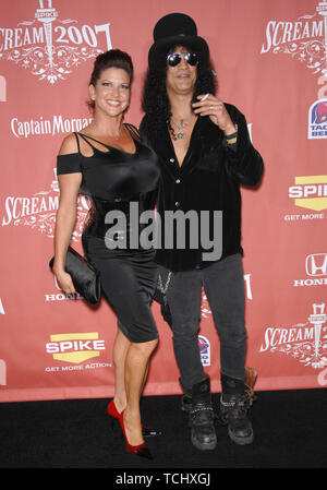 LOS ANGELES, Ca. Oktober 20, 2007: Slash & Frau Perla Ferrer an Spike'S TV-Creme 2007" ausgezeichnet. © 2007 Paul Smith/Featureflash Stockfoto