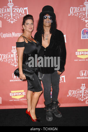 LOS ANGELES, Ca. Oktober 20, 2007: Slash & Frau Perla Ferrer an Spike'S TV-Creme 2007" ausgezeichnet. © 2007 Paul Smith/Featureflash Stockfoto