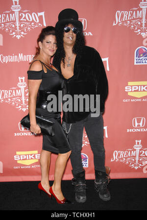 LOS ANGELES, Ca. Oktober 20, 2007: Slash & Frau Perla Ferrer an Spike'S TV-Creme 2007" ausgezeichnet. © 2007 Paul Smith/Featureflash Stockfoto