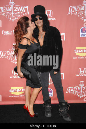 LOS ANGELES, Ca. Oktober 20, 2007: Slash & Frau Perla Ferrer an Spike'S TV-Creme 2007" ausgezeichnet. © 2007 Paul Smith/Featureflash Stockfoto