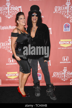 LOS ANGELES, Ca. Oktober 20, 2007: Slash & Frau Perla Ferrer an Spike'S TV-Creme 2007" ausgezeichnet. © 2007 Paul Smith/Featureflash Stockfoto