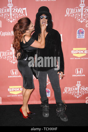 LOS ANGELES, Ca. Oktober 20, 2007: Slash & Frau Perla Ferrer an Spike'S TV-Creme 2007" ausgezeichnet. © 2007 Paul Smith/Featureflash Stockfoto