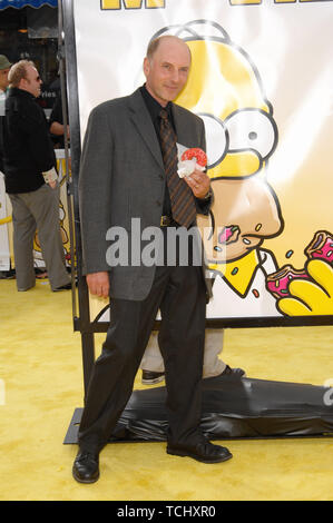 LOS ANGELES, Ca. 25. Juli 2007: Dan Castellaneta - Stimme von Homer Simpson - bei der Weltpremiere der Simpsons Film. © 2007 Paul Smith/Featureflash Stockfoto