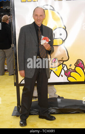 LOS ANGELES, Ca. 25. Juli 2007: Dan Castellaneta - Stimme von Homer Simpson - bei der Weltpremiere der Simpsons Film. © 2007 Paul Smith/Featureflash Stockfoto