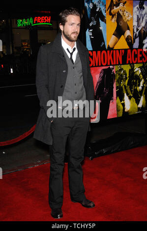 LOS ANGELES, Ca. Januar 18, 2007: Ryan Reynolds bei der Weltpremiere seines neuen Films "Mokin Aces' am Grauman's Chinese Theater, Hollywood. © 2007 Paul Smith/Featureflash Stockfoto