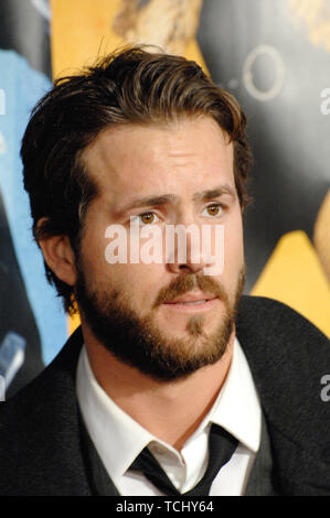 LOS ANGELES, Ca. Januar 18, 2007: Ryan Reynolds bei der Weltpremiere seines neuen Films "Mokin Aces' am Grauman's Chinese Theater, Hollywood. © 2007 Paul Smith/Featureflash Stockfoto