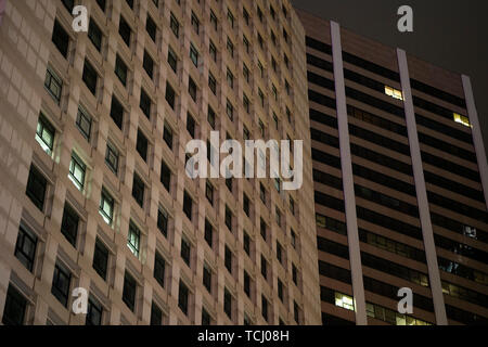 Central, Hongkong, China, 20., Januar, 2019: Die Nacht der Gebäude in Hongkong Central. Stockfoto