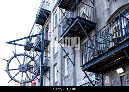 Historischen Gebäude entlang der Flussufer in Savannah, Georgia, USA Stockfoto