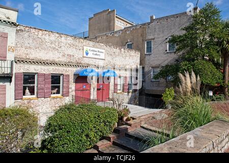 Alte Gebäude entlang der Flussufer in Savannah, Georgia, USA Stockfoto