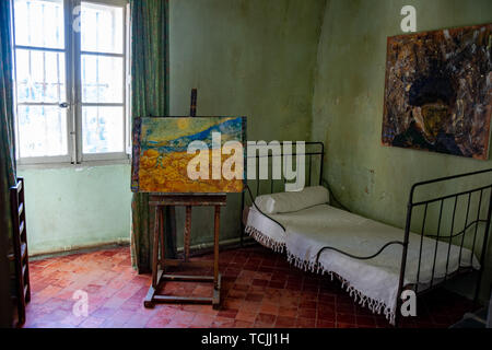 St Remy De Provence, Bouches du Rhône, Provence, Frankreich, 11.05.2019. Wiederaufbau von Vincent Van Gogh's Zimmer im Kloster St. Paul de Mausole Stockfoto