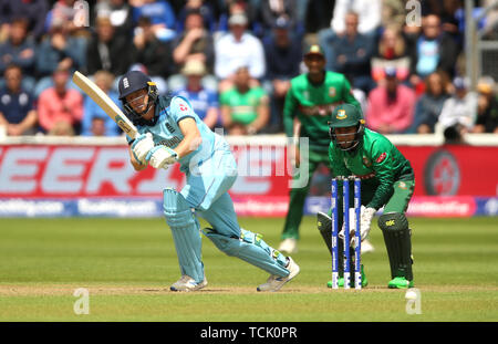 Der englische Jos Buttler in Aktion während des ICC Cricket World Cup Gruppenspieles im Cardiff Wales Stadium. Stockfoto