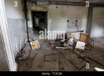 Eine Innenansicht Der Ein Zimmer In Der Sperrzone Von Tschernobyl In Der Verlassenen Stadt Pripyat Die Hbo Tv Miniserie Tschernobyl Die Premiere In Den Usa Und In England Auf Mai 2019 Zeigt Die Zeit