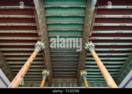 KOKAND, Fergana-tal USBEKISTAN - 04 April 2019: Schönes Interieur der Khudayar Khan Palace, dem beliebtesten Wahrzeichen von Fergana-tal, Ko Stockfoto