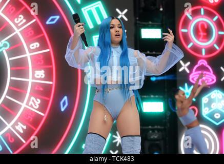 Mabel auf der Bühne während der Sommerzeit Ball. Größten Stars der Welt live für 80.000 Kapital Zuhörer im Wembley Stadion auf der größten Sommerfest in Großbritannien. Stockfoto