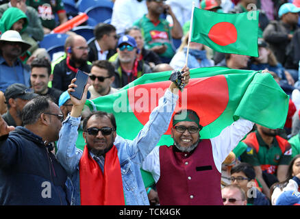 Bangladesch Fans während der ICC Cricket World Cup group Phase Match an der Cardiff Wales Stadion. Stockfoto