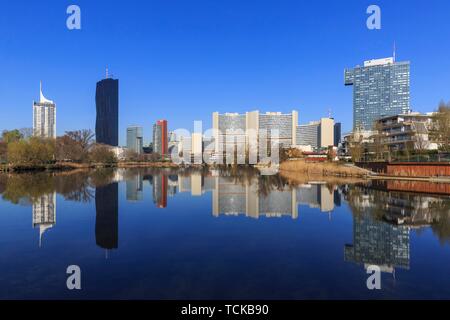 Uno-City und DC Tower, vor Kaiserwasser, Donaustadt, Wien, Österreich Stockfoto