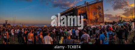 Dämmerung, Konzert Publikum vor der Bühne am Nova Rock Festival, Nickelsdorf, Burgenland, Österreich Stockfoto