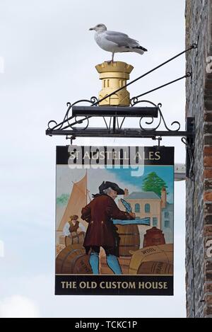 Nase Schild, Pub am Hafen, Padstow, Cornwall, England, Großbritannien Stockfoto