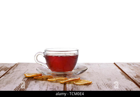 Tasse Tee mit Minze und Zitrone isoliert auf weißem Hintergrund Stockfoto
