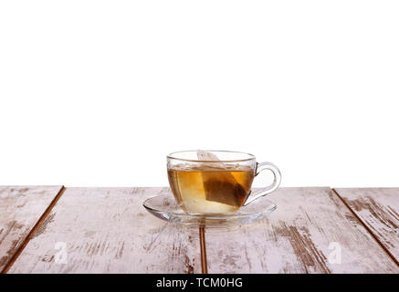 Tasse Tee mit Minze und Zitrone isoliert auf weißem Hintergrund Stockfoto