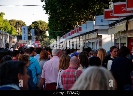 Madrid, Spanien. 06 Juni, 2019. Die öffentlichkeit auf die Buchmesse in Madrid, Spanien. Stockfoto