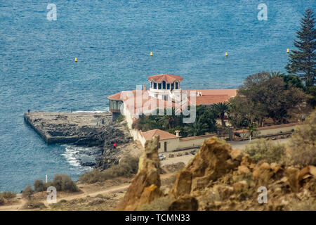 Los Cristianos Arona Blick vom Berg. Fähre nach La Gomera Ausfahrt aus dem Hafen Bucht. Teneriffa, Kanarische Inseln. Spanien Stockfoto