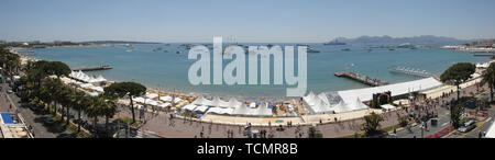 CANNES, Frankreich. 18. Mai 2007: Blick auf die Bucht von Cannes und die Croisette vom Dach des Noga Hilton Hotel Cannes. © 2007 Paul Smith/Featureflash Stockfoto