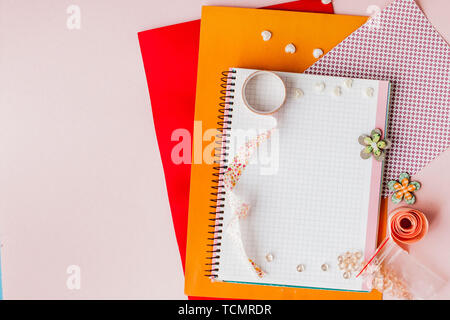 Für Scrapbooking, kreative messs, Scotch für Scrapbooking. rosa Hintergrund Stockfoto