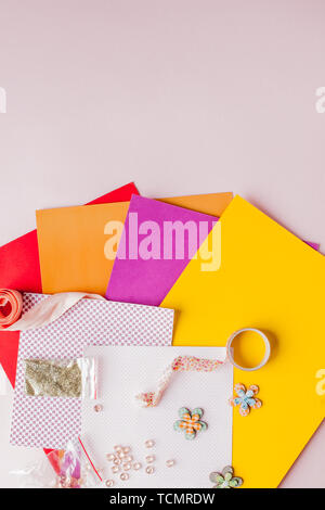Für Scrapbooking, kreative messs, Scotch für Scrapbooking. rosa Hintergrund Stockfoto