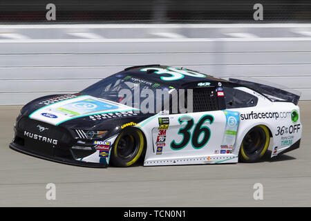 Brooklyn, Michigan, USA. 8. Juni 2019. Monster Energy NASCAR Fahrer MATT TIFFT (36) Nimmt eine Qualifying-runde am Michigan International Speedway. Credit: Scott Mapes/ZUMA Draht/Alamy leben Nachrichten Stockfoto