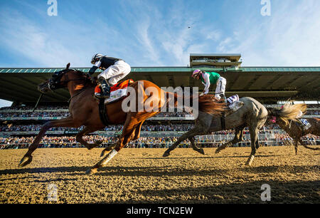 Elmont, New York, USA. 8. Juni 2019. Juni 08: Sir Winston mit Joel Rosario gewinnt die Belmont Stakes am Belmont Park in Elmont, New York am Juni 08, 2019. Evers/Eclipse Sportswire/CSM/Alamy leben Nachrichten Stockfoto