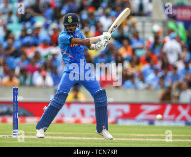 Der Kia Oval, London, UK. 9. Juni, 2019. ICC Cricket World Cup, Neuseeland und Australien; Virat Kohli von Indien Quadrat schneidet den ball Credit: Aktion plus Sport/Alamy leben Nachrichten Stockfoto