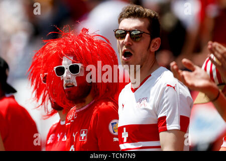 Guimaraes, Portugal. 09 Juni, 2019. Schweiz Fans während der UEFA Nationen Liga den dritten Platz Play-Off Spiel zwischen der Schweiz und England im Estadio D. Afonso Henriques am 09. Juni 2019 in Guimaraes, Portugal. (Foto von Daniel Chesterton/phcimages.com) Credit: PHC Images/Alamy leben Nachrichten Stockfoto