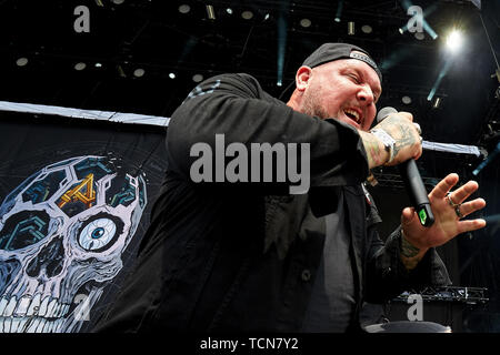 Nürburg, Deutschland. 09. Juni 2019. 09 Juni 2019, Rheinland-Pfalz, Nürburg: Alex Varkatzas, Frontmann der US-amerikanischen Band Atréju, führt auf der Hauptbühne der Open-Air-Festival "Rock am Ring". An drei Tagen über 75 Bands auf drei Bühnen Vor mehr als 80 000 Zuschauer durchführen. Foto: Thomas Frey/dpa Quelle: dpa Picture alliance/Alamy leben Nachrichten Stockfoto