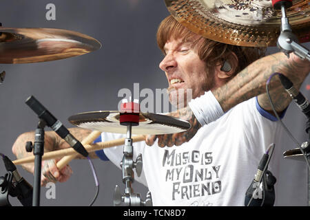 Nürburg, Deutschland. 09. Juni 2019. 09 Juni 2019, Rheinland-Pfalz, Nürburg: Shannon Larkin, Schlagzeuger der US-amerikanischen Hard Rock Band Godsmack, erscheint auf der Hauptbühne der Open-Air-Festival "Rock am Ring". An drei Tagen über 75 Bands auf drei Bühnen vor mehr als 80000 Zuschauern. Foto: Thomas Frey/dpa Quelle: dpa Picture alliance/Alamy leben Nachrichten Stockfoto