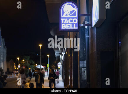 Barcelona, Spanien. 30 Mai, 2019. Amerikanische Kette von Fast Food Restaurants Taco Bell Logo und Restaurant kette in Barcelona gesehen. Credit: Miguel Candela/SOPA Images/ZUMA Draht/Alamy leben Nachrichten Stockfoto