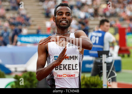 Hengelo, Niederlande. 09 Juni, 2019. HENGELO, 09-06-2019, Fanny Screenblanker Koen Stadion, Athletik. Telahun Haile Bekele aus Äthiopien feiert die in der Männer 5000 m-Finale während der Fbk Games 2019 Credit win:Pro Schüsse/Alamy leben Nachrichten Stockfoto