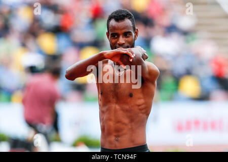 Hengelo, Niederlande. 09 Juni, 2019. HENGELO, 09-06-2019, Fanny Screenblanker Koen Stadion, Athletik. Telahun Haile Bekele aus Äthiopien feiert die in der Männer 5000 m-Finale während der Fbk Games 2019 Credit win:Pro Schüsse/Alamy leben Nachrichten Stockfoto