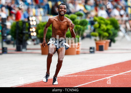 Hengelo, Niederlande. 09 Juni, 2019. HENGELO, 09-06-2019, Fanny Screenblanker Koen Stadion, Athletik. Telahun Haile Bekele aus Äthiopien feiert die in der Männer 5000 m-Finale während der Fbk Games 2019 Credit win:Pro Schüsse/Alamy leben Nachrichten Stockfoto