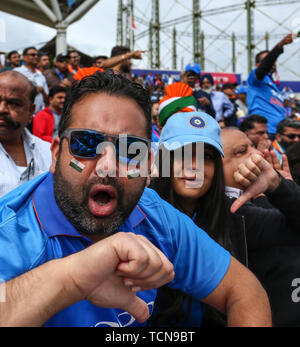 Der Kia Oval, London, UK. 9. Juni, 2019. ICC Cricket World Cup, Neuseeland und Australien; Indische fans buh Steve Smith von Australien, wie kommt er zu bat Credit: Aktion plus Sport/Alamy leben Nachrichten Stockfoto